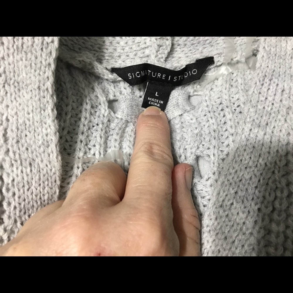 Signature Studio Open Front/Braided Back S… - Picture 3 of 8
